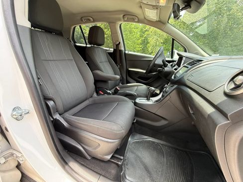 Used 2015 Chevrolet Trax LT FWD image 16