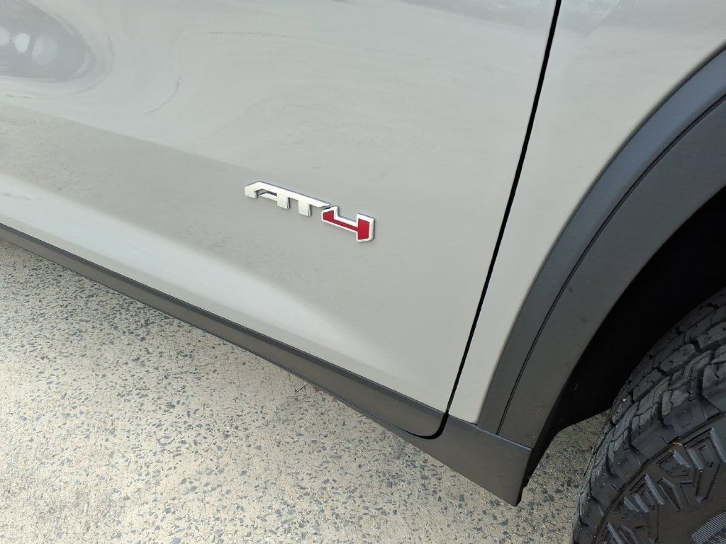 New 2026 GMC Acadia AT4 w/ LPO, Floor Liner Package AWD/4WD image 10