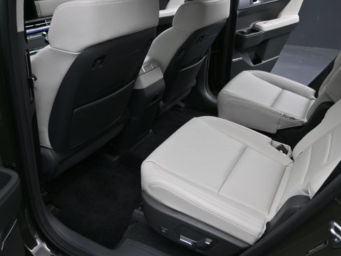 Used 2024 Hyundai Santa Fe Calligraphy FWD image 13