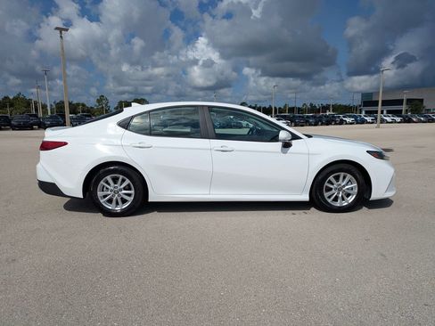 Used 2025 Toyota Camry LE FWD image 4