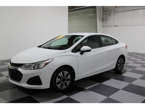 Used 2019 Chevrolet Cruze Sedan image 7