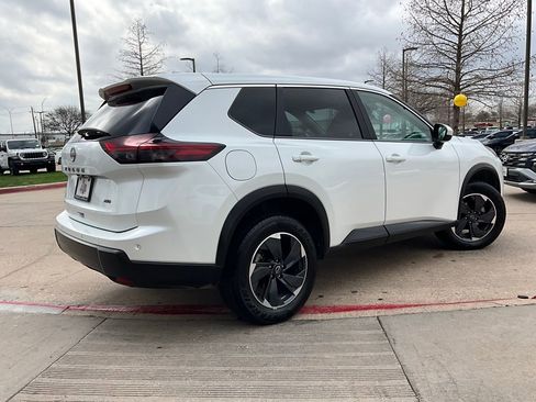 Used 2025 Nissan Rogue SV image 6