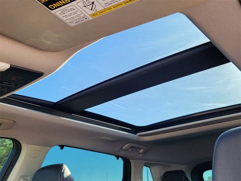 Used 2021 Nissan Rogue SL w/ Premium Package image 26