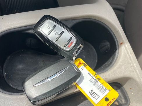 Used 2017 Chrysler Pacifica LX image 11