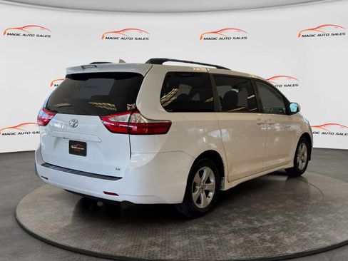 Used 2019 Toyota Sienna LE FWD image 43