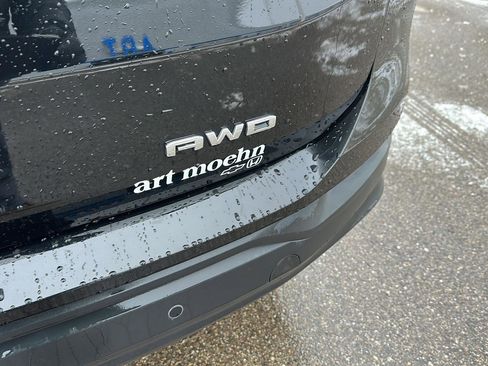 Used 2024 GMC Terrain SLE w/ Driver Convenience Package image 7