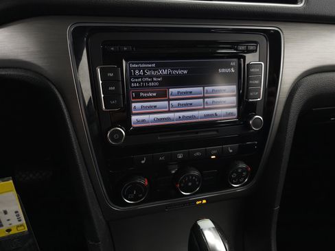 Used 2014 Volkswagen Passat 1.8T SE FWD image 18