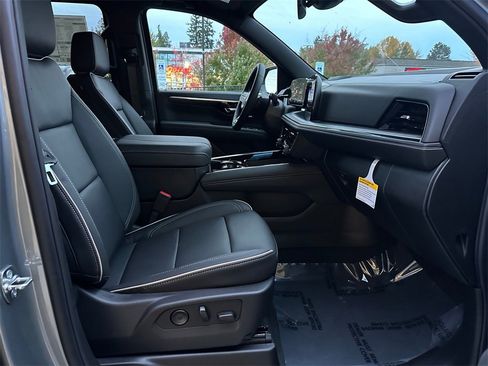 New 2026 Chevrolet Suburban Premier image 10