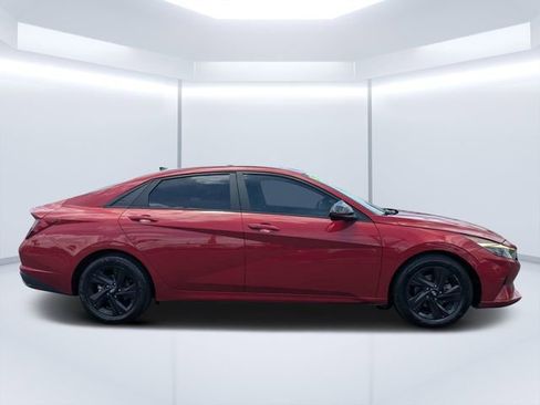Used 2022 Hyundai Elantra SEL w/ Cargo Package FWD image 2