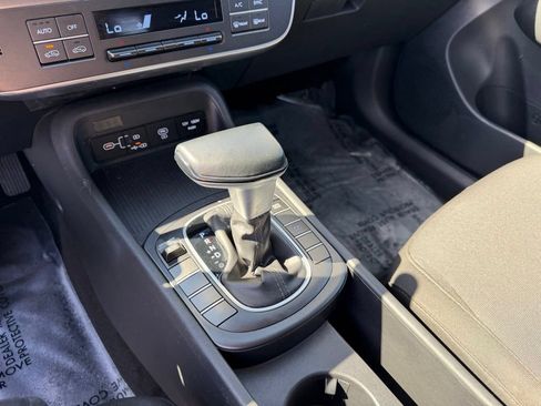 Used 2024 Hyundai Kona SEL FWD image 28