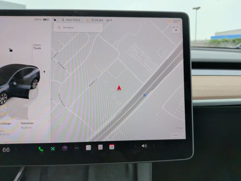 Used 2024 Tesla Model Y 2WD image 23