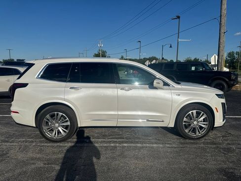 Used 2021 Cadillac XT6 Premium Luxury AWD/4WD image 2