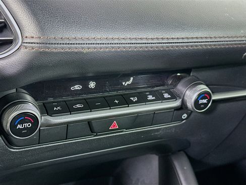 Used 2024 MAZDA MAZDA3 s image 24