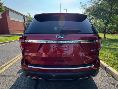 Used 2018 Ford Explorer XLT w/ Equipment Group 202A image 5