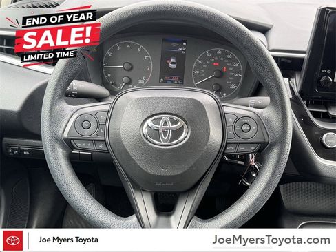 Used 2025 Toyota Corolla LE image 11