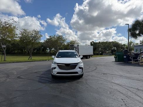 Used 2023 Buick Enclave Essence image 7