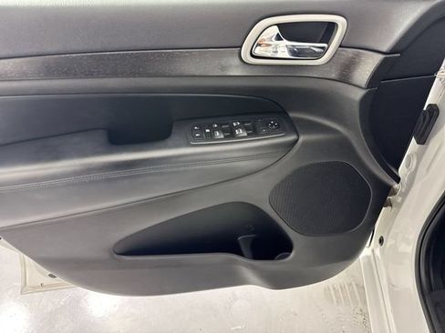 Used 2018 Jeep Grand Cherokee Altitude AWD/4WD image 19