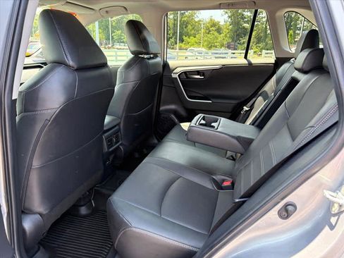 Used 2022 Toyota RAV4 Limited FWD image 9