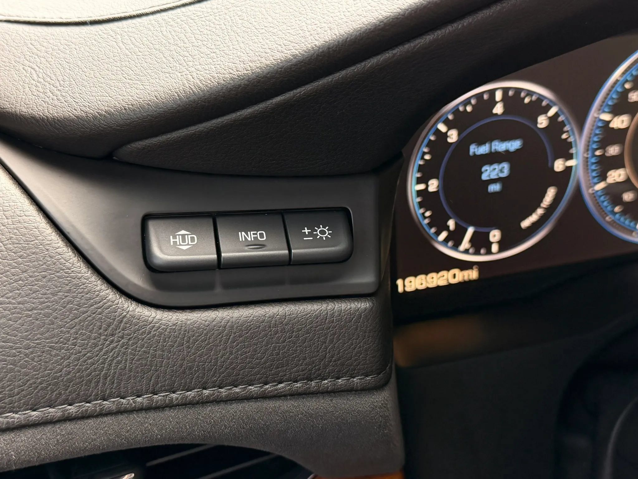 Used 2015 Cadillac Escalade ESV Luxury AWD/4WD image 25