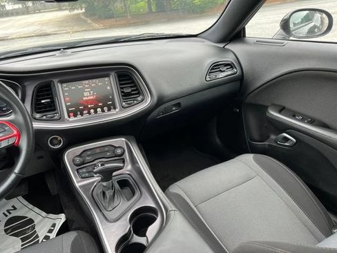 Used 2016 Dodge Challenger R/T w/ Driver Convenience Group RWD image 21
