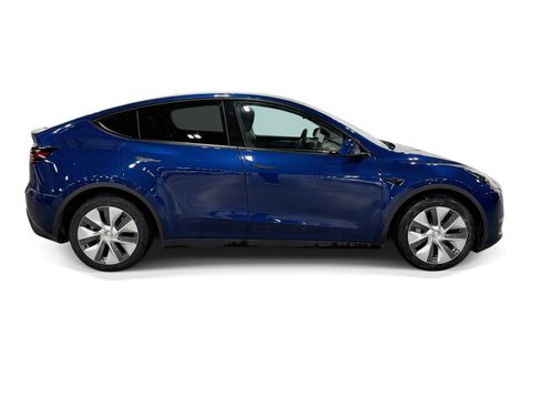Certified 2023 Tesla Model Y Long Range AWD/4WD image 7
