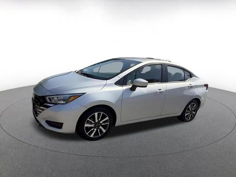 Used 2025 Nissan Versa SV FWD image 8