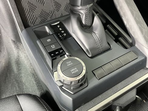 Used 2025 Toyota Tacoma TRD Sport image 17