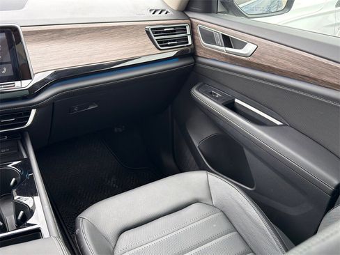 New 2025 Volkswagen Atlas SEL image 26