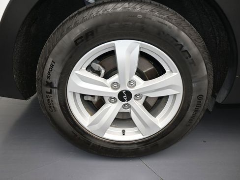 Used 2024 Kia Sorento LX image 39