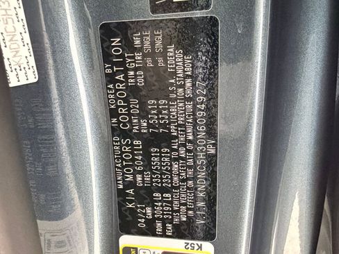 Used 2022 Kia Carnival EX image 21