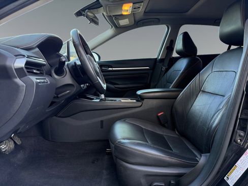 Used 2023 Nissan Altima 2.5 SR w/ SR Premium Package image 12