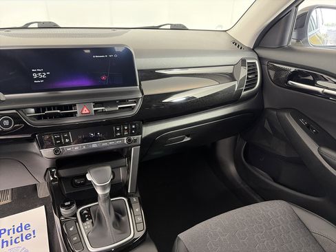 Used 2024 Kia Seltos S AWD/4WD image 4