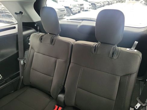 Used 2023 Ford Explorer XLT AWD/4WD image 10