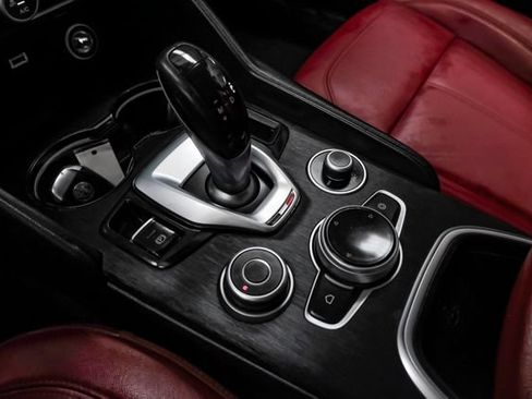 Used 2020 Alfa Romeo Giulia w/ Nero Edizione RWD image 23