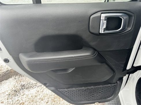 Certified 2022 Jeep Wrangler Unlimited Sahara w/ Cold Weather Group image 19