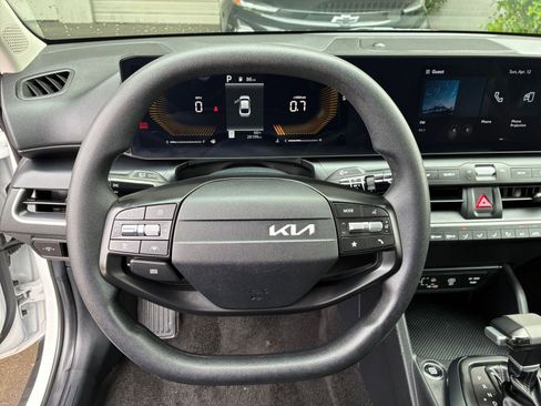 Used 2025 Kia K4 LXS image 28
