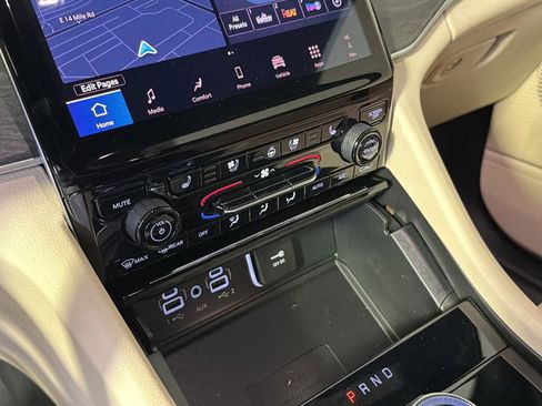 New 2025 Jeep Grand Cherokee L Limited w/ Luxury Tech Group II AWD/4WD image 22