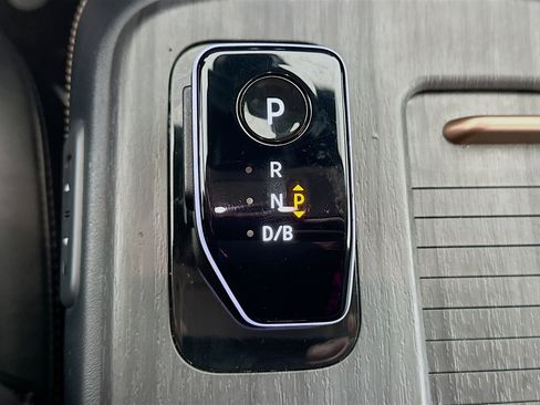 Used 2023 Nissan Ariya FWD image 25