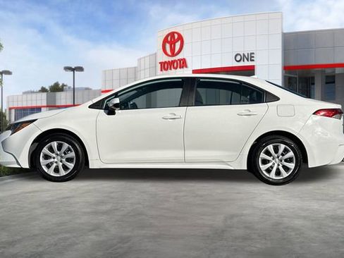 Certified 2022 Toyota Corolla LE image 9