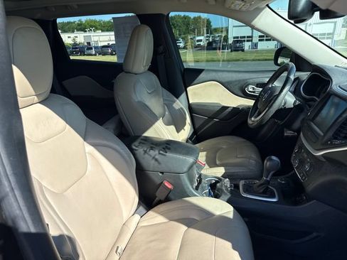 Used 2016 Jeep Cherokee Limited AWD/4WD image 11