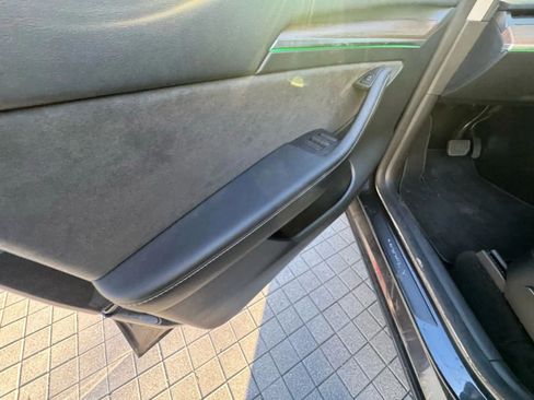 Used 2024 Tesla Model Y Long Range RWD image 32