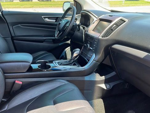 Used 2015 Ford Edge Titanium w/ Technology Package FWD image 3