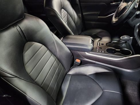 Used 2023 Toyota Highlander XLE image 32