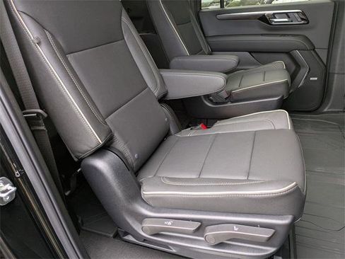 New 2026 Chevrolet Suburban Premier image 32