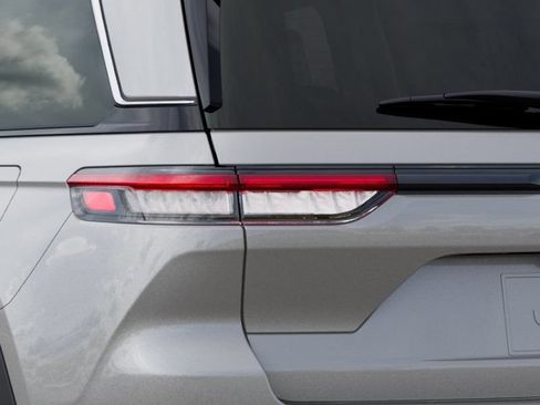 New 2026 Jeep Grand Cherokee Laredo RWD image 9