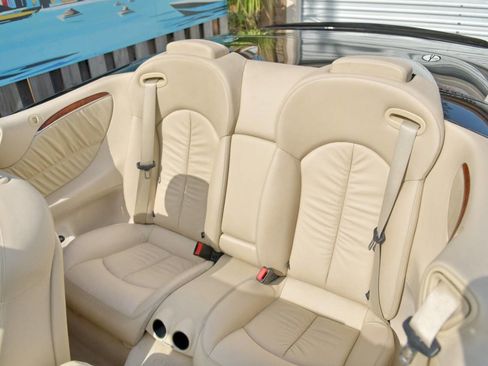 Used 2009 Mercedes-Benz CLK 350 Cabriolet image 16