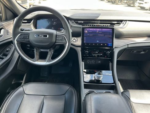 Used 2025 Jeep Grand Cherokee Limited RWD image 17