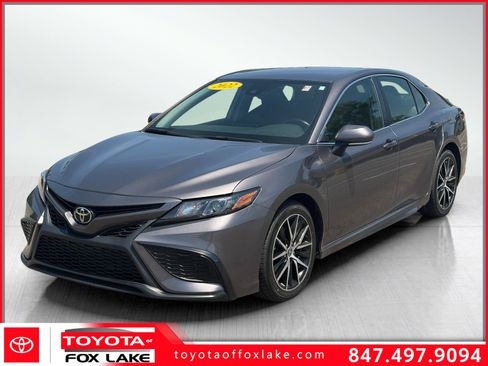 Used 2022 Toyota Camry SE FWD image 1