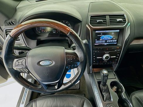 Used 2016 Ford Explorer Platinum image 12