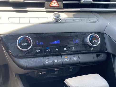 Used 2024 Hyundai Elantra SEL FWD image 19